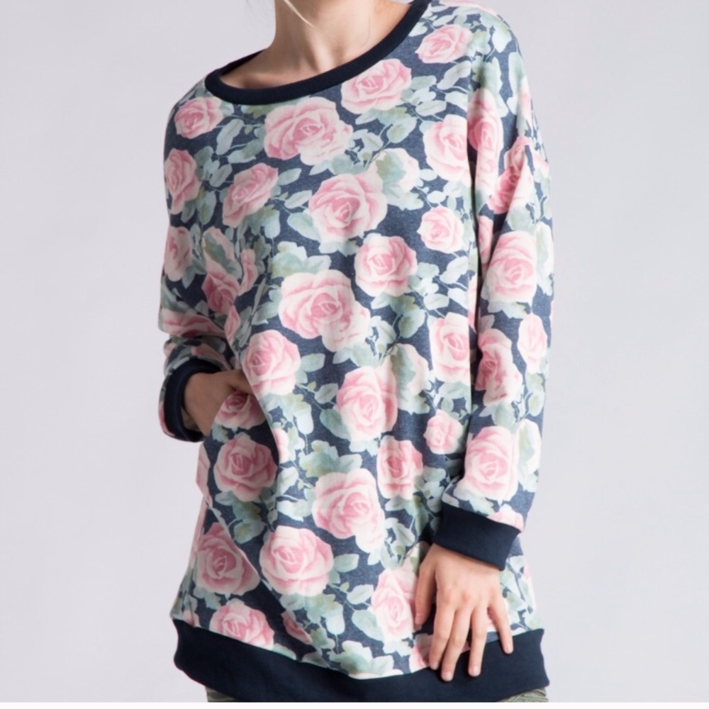 🌸Rose print French terry tunic with pockets🌸
